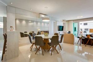 Leia mais sobre o artigo Apartamento de 154m2 Arquiteta Ediane Tramujas Balneário Caiobá Paraná  – ARIUM 05